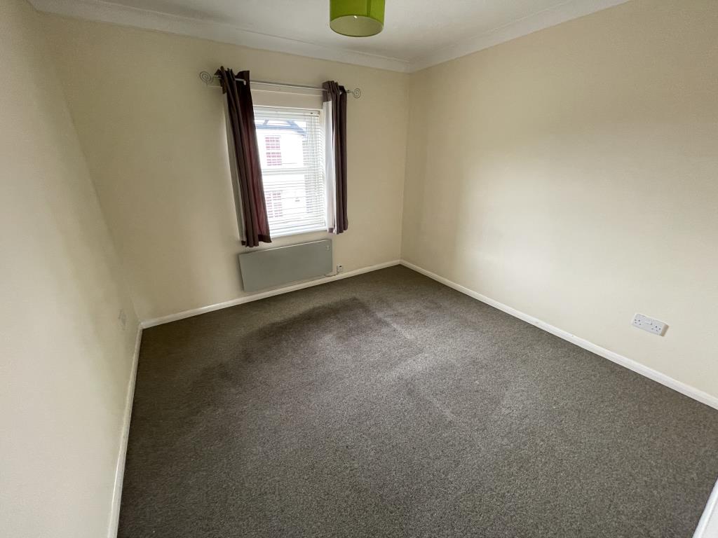Lot: 40 - VACANT MAISONETTE FOR INVESTMENT - Bedroom image for one bed flat for sale by auction